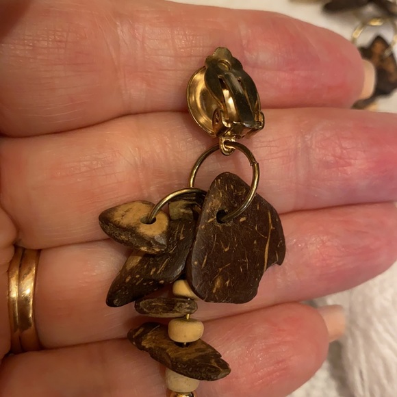 Brown & creme rock dangle clip earrings! NWT - Picture 7 of 9